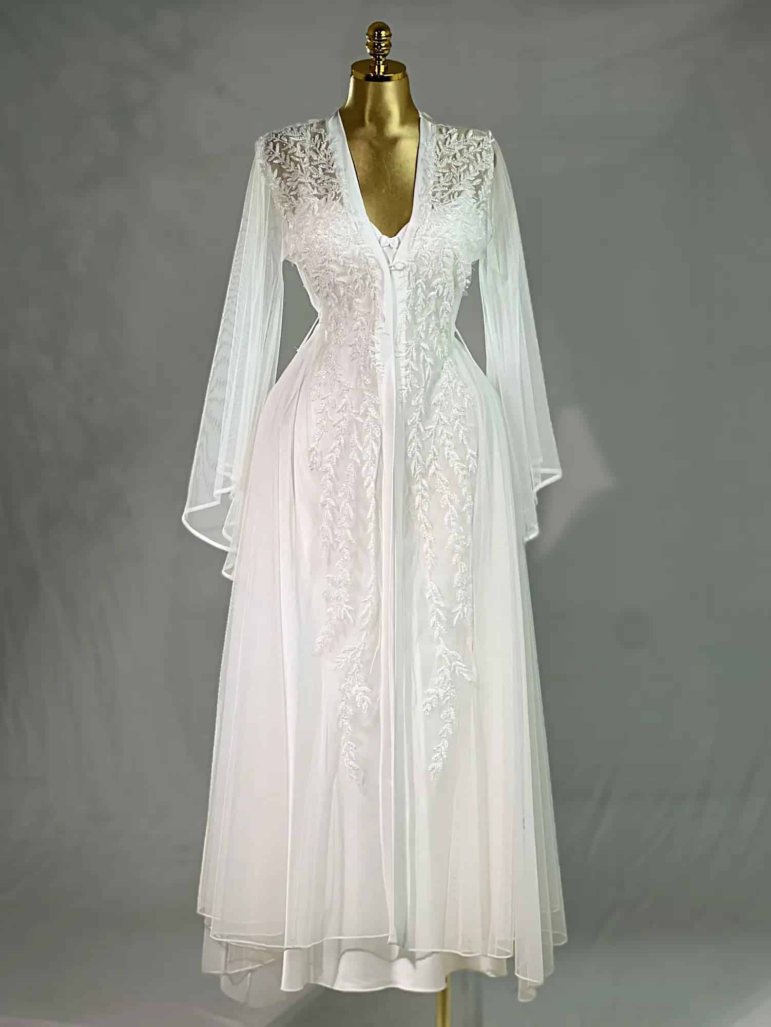 4_16-5.jpg Long Bridal Rob Cod 8066